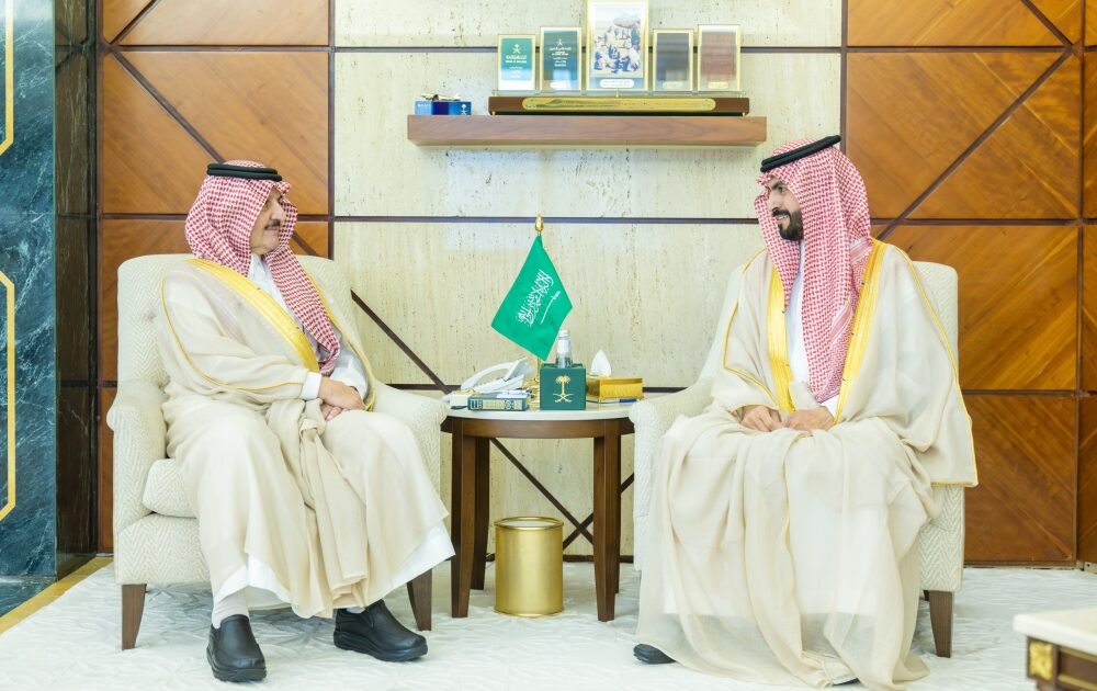 أمير الشرقية يستقبل مدير فرع هيئة الزكاة والضريبة والجمارك بالدمام