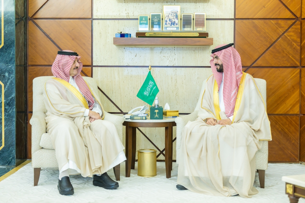 أمير الشرقية يستقبل مدير فرع هيئة الزكاة والضريبة والجمارك بالدمام