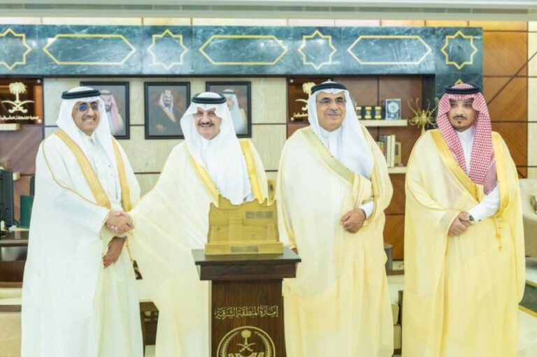 أمير-المنطقة-الشرقية-يكرّم-الجهات-الداعمة-لمهرجان-ربيع-النعيرية-24