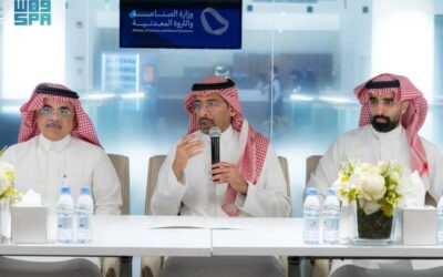 الصناعة  تستعرض الفرص الاستثمارية في المشروعات الكبرى