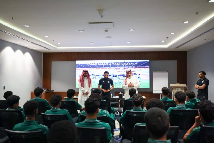 المسحل يلتقي لاعبي الأخضر تحت17 قبل انطلاق كأس آسيا