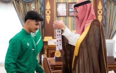 نائب أمير منطقة المدينة يستقبل لاعب المنتخب السعودي للكاراتيه إبراهيم العمري