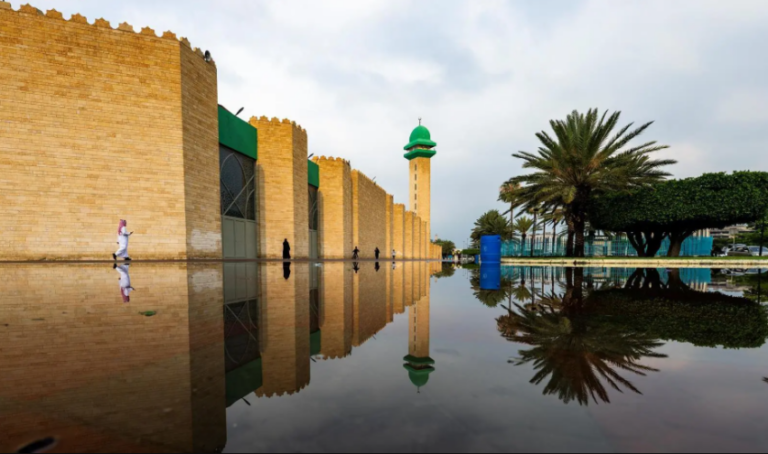 أمطار-وأجواء-الطائف-تستقطب-الأهالي-والزوار