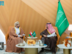 وزير الصناعة يبحث تعزيز التعاون الصناعي مع سلطنة عُمان