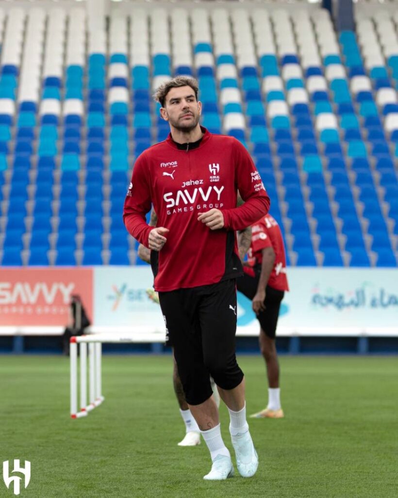 الهلال وضمك..  صراع اللقب والهروب من الخطر