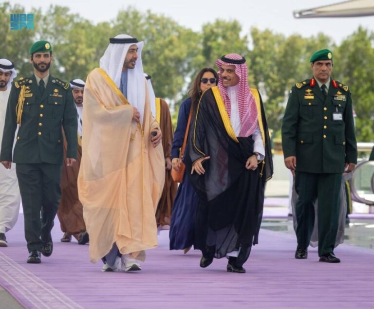 نائب-رئيس-مجلس-الوزراء-وزير-خارجية-دولة-الإمارات-يصل-إلى-جدة-للمشاركة-في-القمة-الخليجية-التشاورية