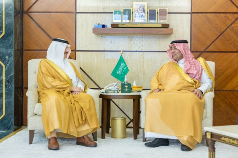  أمير-الشرقية-يستقبل-المدير-الإقليمي-لبنك-التنمية-الاجتماعية-بالمنطقة-الشرقية