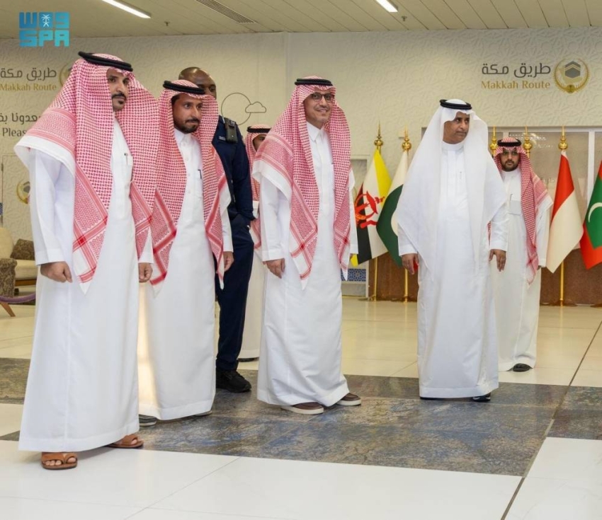 محافظ الزكاة والضريبة والجمارك يزور صالة مبادرة طريق مكة في مطار الملك عبدالعزيز الدولي بجدة