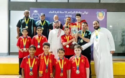 للموسم الرابع على التوالي.. القادسية يتوج بكأس بطولة البراعم لكرة الماء
