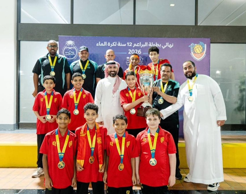 للموسم الرابع على التوالي.. القادسية يتوج بكأس بطولة البراعم لكرة الماء