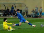 الهلال يضغط على النصر بثلاثية الحزم
