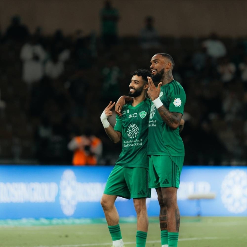 الأهلي-يضرب-الفتح-بثلاثية-ويجدد-آماله-في-المنافسة-على-اللقب