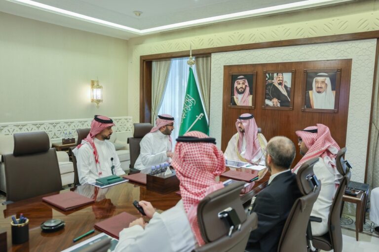 نائب-أمير-الشرقية-يطّلع-على-مشاريع-مجموعة-روشن-بالمنطقة 