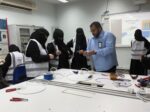 صور| 80  فتاة يقتحمن ميكانيكا السيارات والتبريد والتمديدات بالدمام