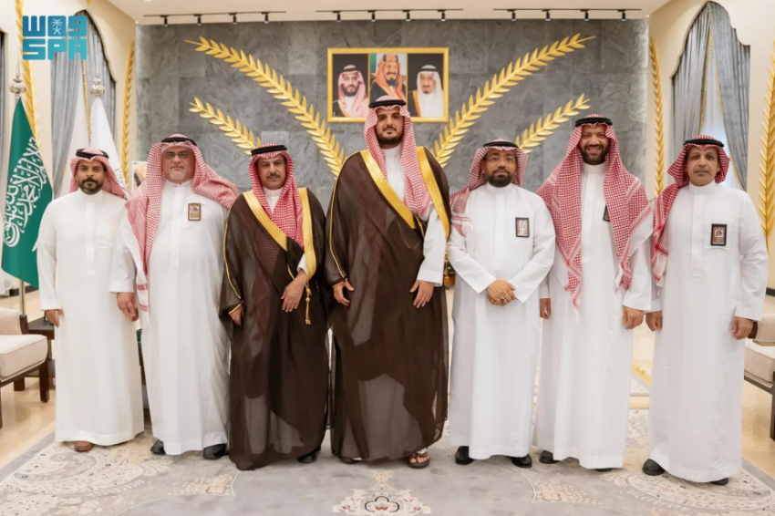 محافظ الطائف يستقبل رئيس وأعضاء مجلس إدارة نادي وجّ الرياضي