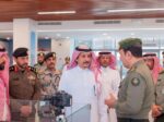 صور.. محافظ حفر الباطن يطمئن على جاهزية مدينة الحجاج في منفذ الرقعي