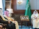 محافظ الأحساء يطّلع على جهود وبرامج بنك التنمية الاجتماعية بالمحافظة