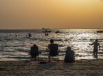 الظهران.. شاطئ المرجان يستقطب العائلات بـ 108 آلاف متر من الترفيه
