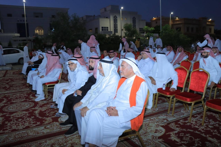 آل حافظ وآل المطبقاني وآل زاهد وأرحامهم يستقبلون المعزين في وفاة فقيدهم