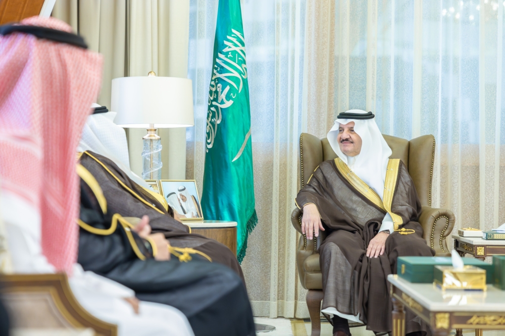 أمير الشرقية يستقبل الرئيس التنفيذي لجمعية بناء ويطّلع على مشروع “تاكسي أيتام المملكة”